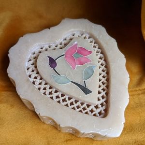 🌷 Vintage stone carved trinket box